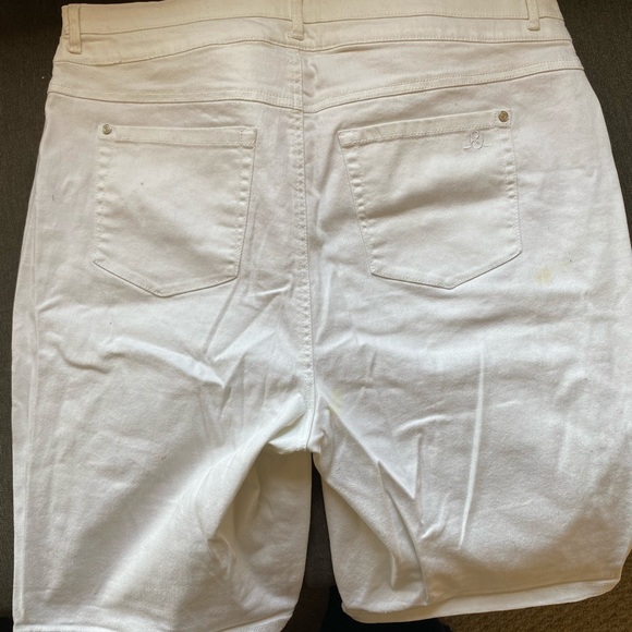 Love & Legend - White Jean Shorts - Picture 6 of 9